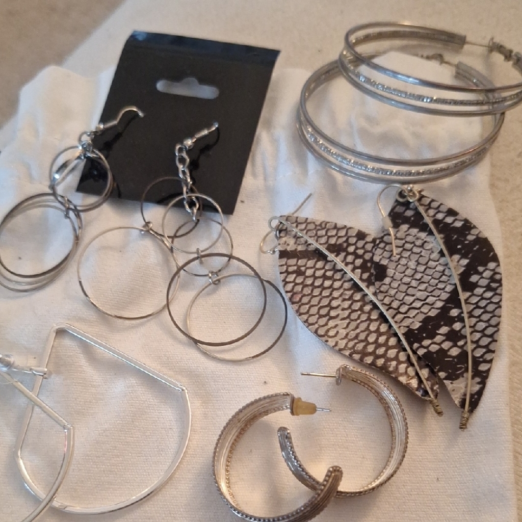 5 Silver Pair Of Long 2 To 3 Earrings 21$